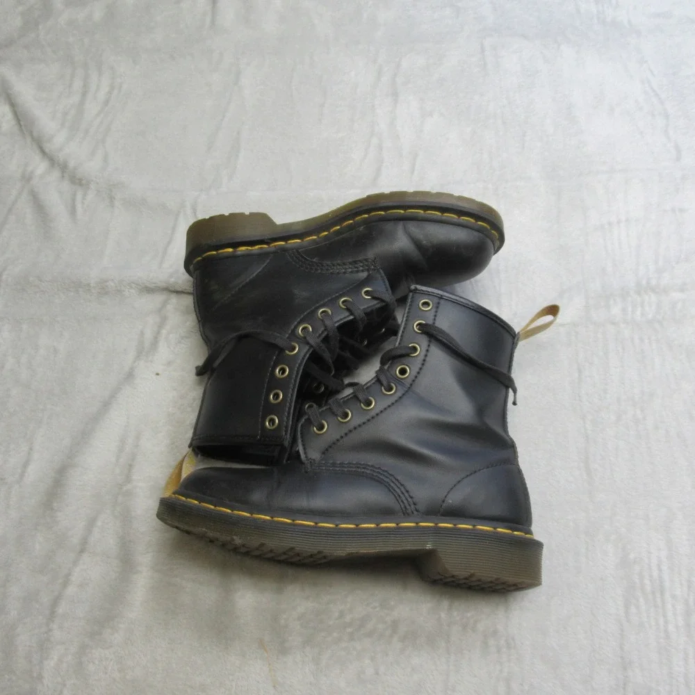 Dr Martens Boots Unisex M5 W6 Black Leather Felix Combat 8 Eye‎ Lightly Used.